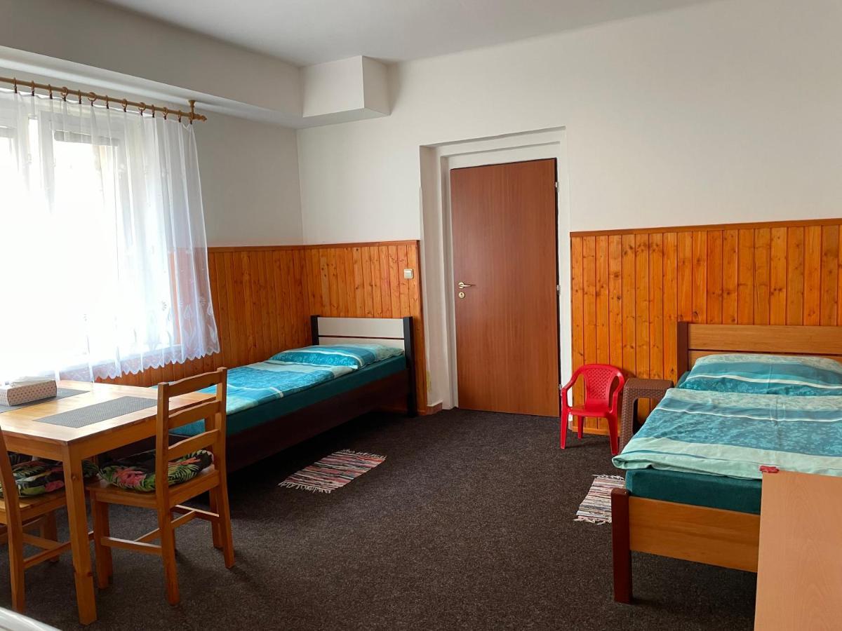 Maison d'hôtes Garsoniera v roddiném domě à Dubice Extérieur photo