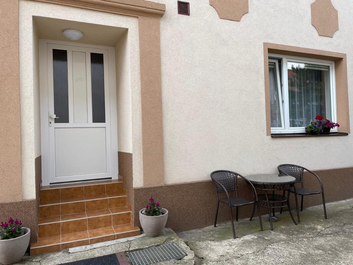 Maison d'hôtes Garsoniera v roddiném domě à Dubice Extérieur photo